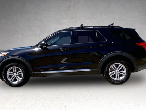 Used 2023 Ford Explorer XLT RWD image 3