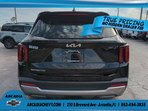 Used 2025 Kia Sorento S FWD image 5