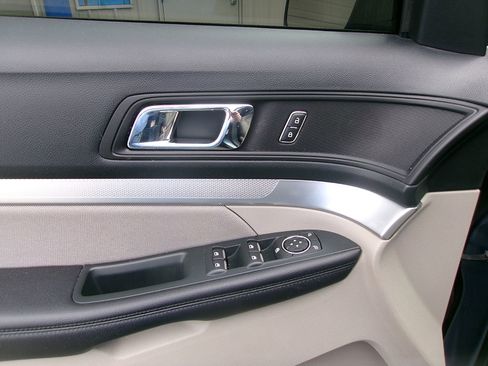 Used 2018 Ford Explorer 4WD w/ Class II Trailer Tow Package image 13