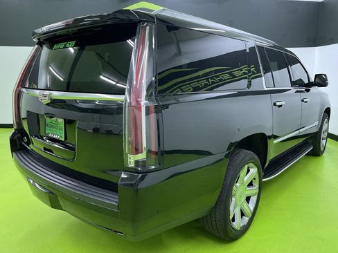 Used 2017 Cadillac Escalade ESV Premium Luxury AWD/4WD image 10