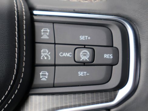 Used 2026 Jeep Grand Wagoneer Summit AWD/4WD image 16