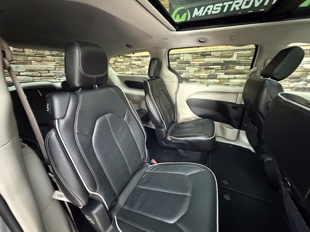 Used 2022 Chrysler Pacifica Limited FWD image 34