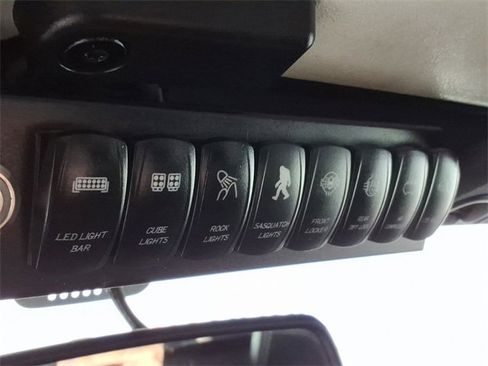 Used 2015 Jeep Wrangler Unlimited Sahara image 23