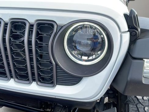Used 2024 Jeep Wrangler Unlimited Rubicon 4xe AWD/4WD image 9