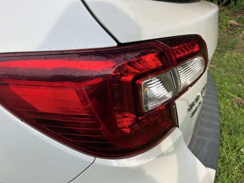 Used 2016 Subaru Outback 2.5i Limited AWD/4WD image 10