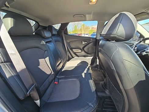 Used 2010 Hyundai Tucson GLS image 17