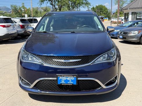 Used 2019 Chrysler Pacifica Limited w/ Advanced Safetytec Group FWD image 9