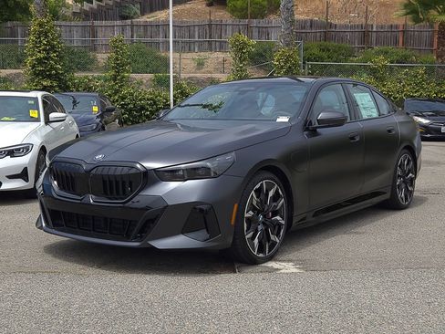 New 2027 BMW 550e xDrive AWD/4WD image 3