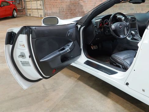 Used 2007 Chevrolet Corvette Coupe w/ Preferred Equipment Group RWD image 44