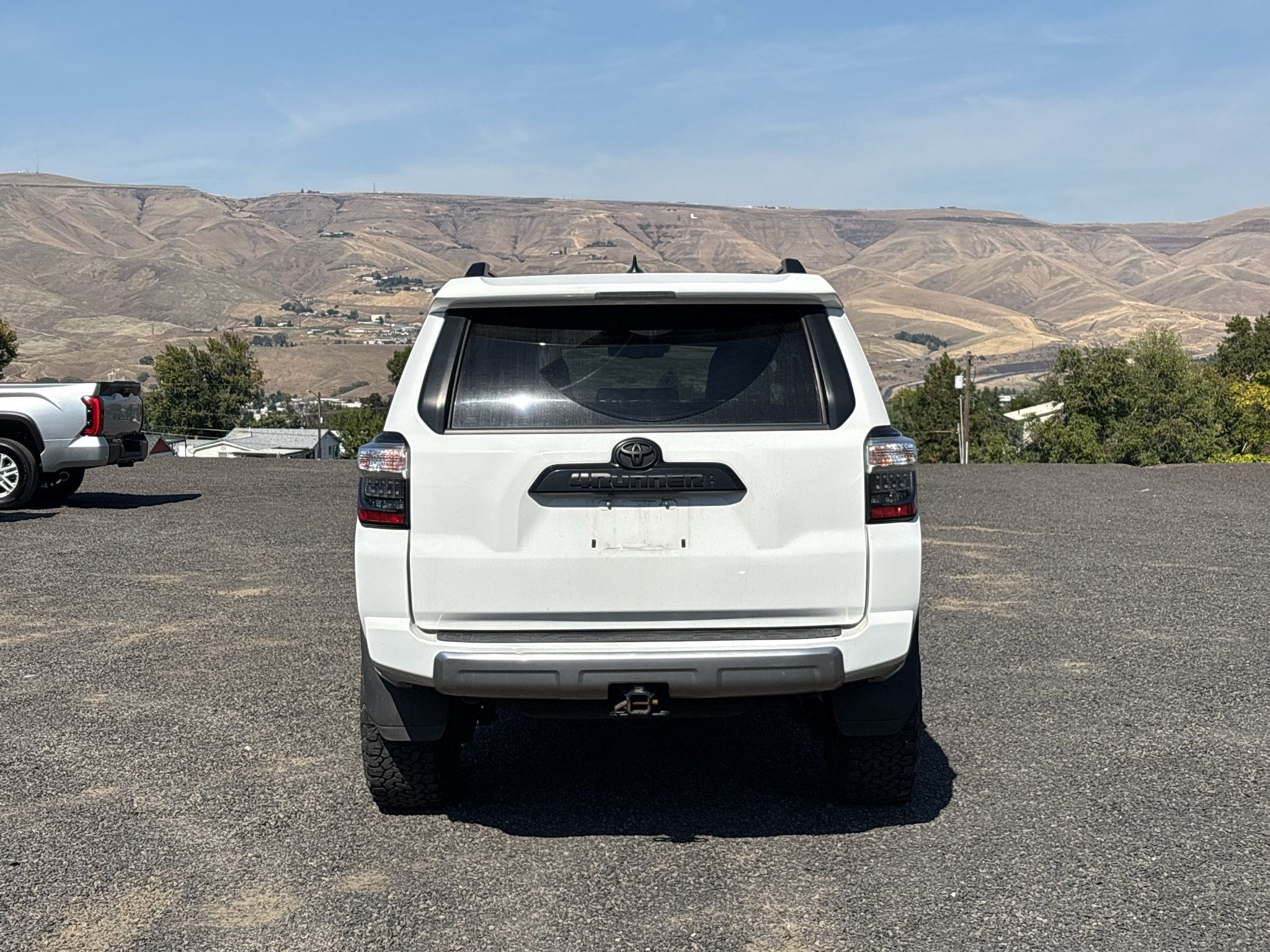 Used 2020 Toyota 4Runner TRD Off-Road Premium AWD/4WD image 11