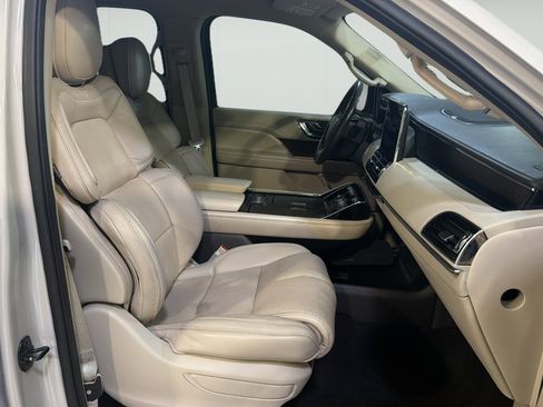 Used 2019 Lincoln Navigator L Select RWD image 22