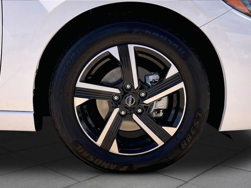 Used 2024 Nissan Sentra SV image 12