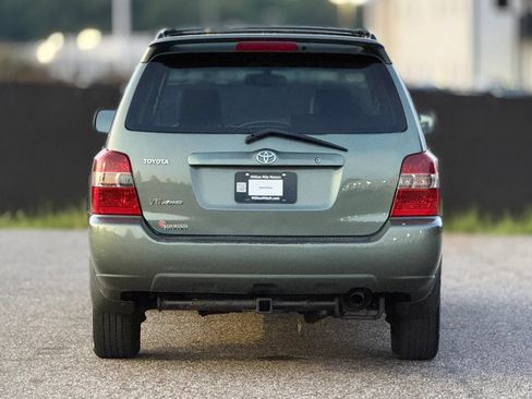 Used 2005 Toyota Highlander Limited w/ Leather Trim Pkg AWD/4WD image 4