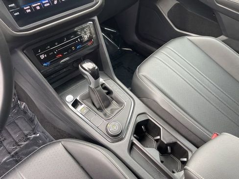 Used 2024 Volkswagen Tiguan SE image 27