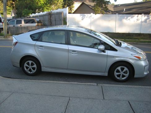 Used 2012 Toyota Prius Three image 4