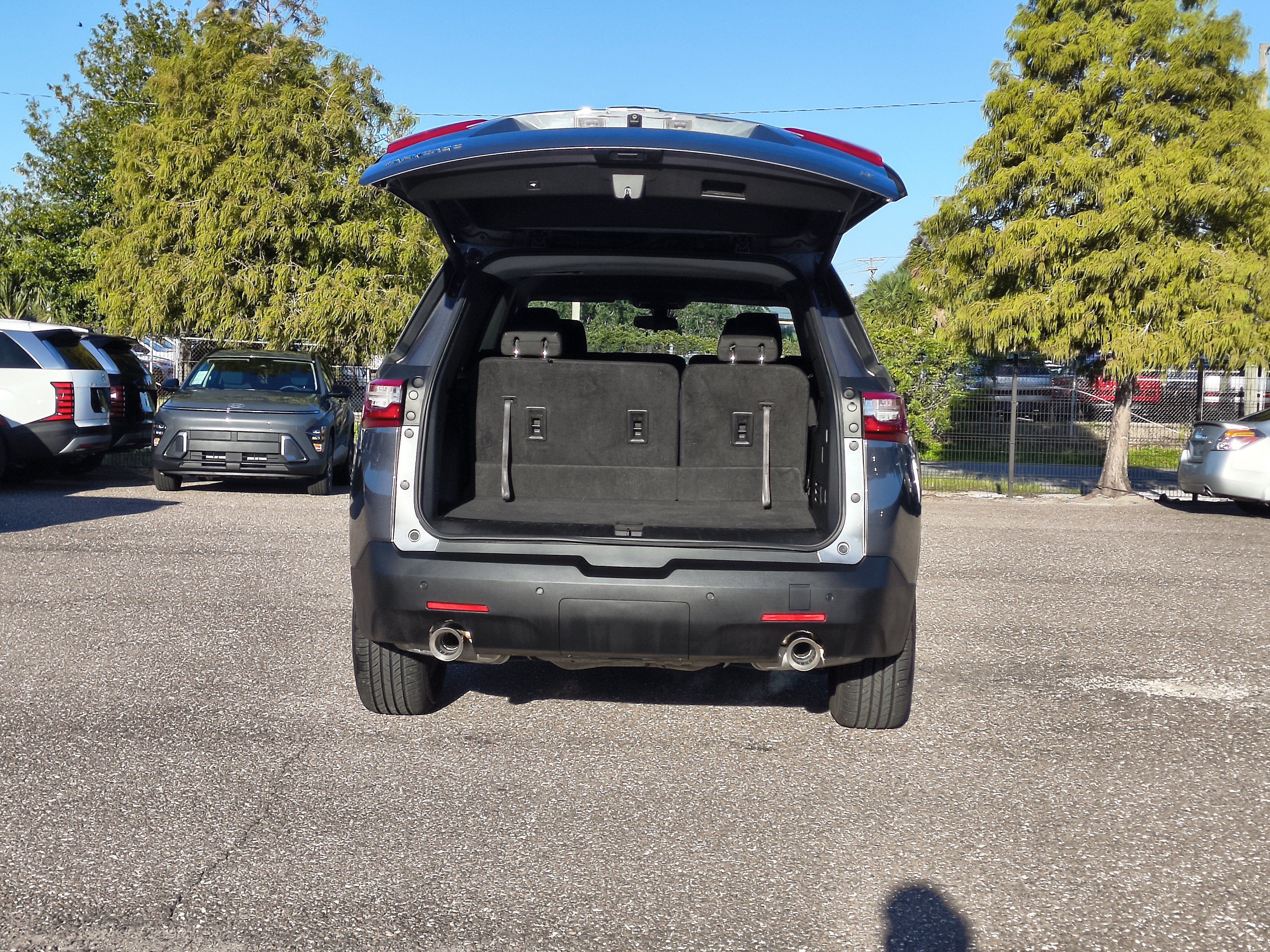 Used 2021 Chevrolet Traverse LT FWD image 11