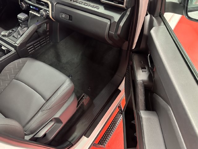 Used 2025 Toyota Tacoma SR w/ SR Upgrade Package AWD/4WD image 15