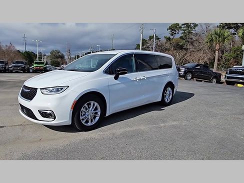 New 2026 Chrysler Pacifica Select image 38