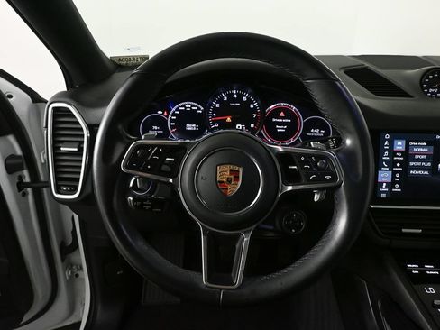 Used 2020 Porsche Cayenne AWD/4WD image 2