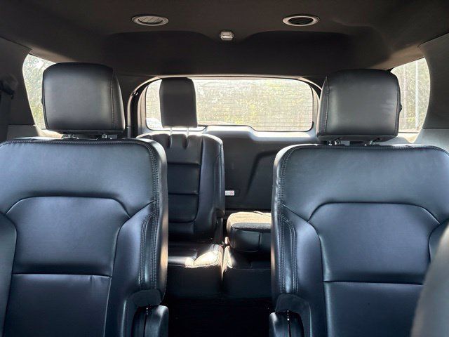 Used 2019 Ford Explorer XLT w/ Equipment Group 202A FWD image 11