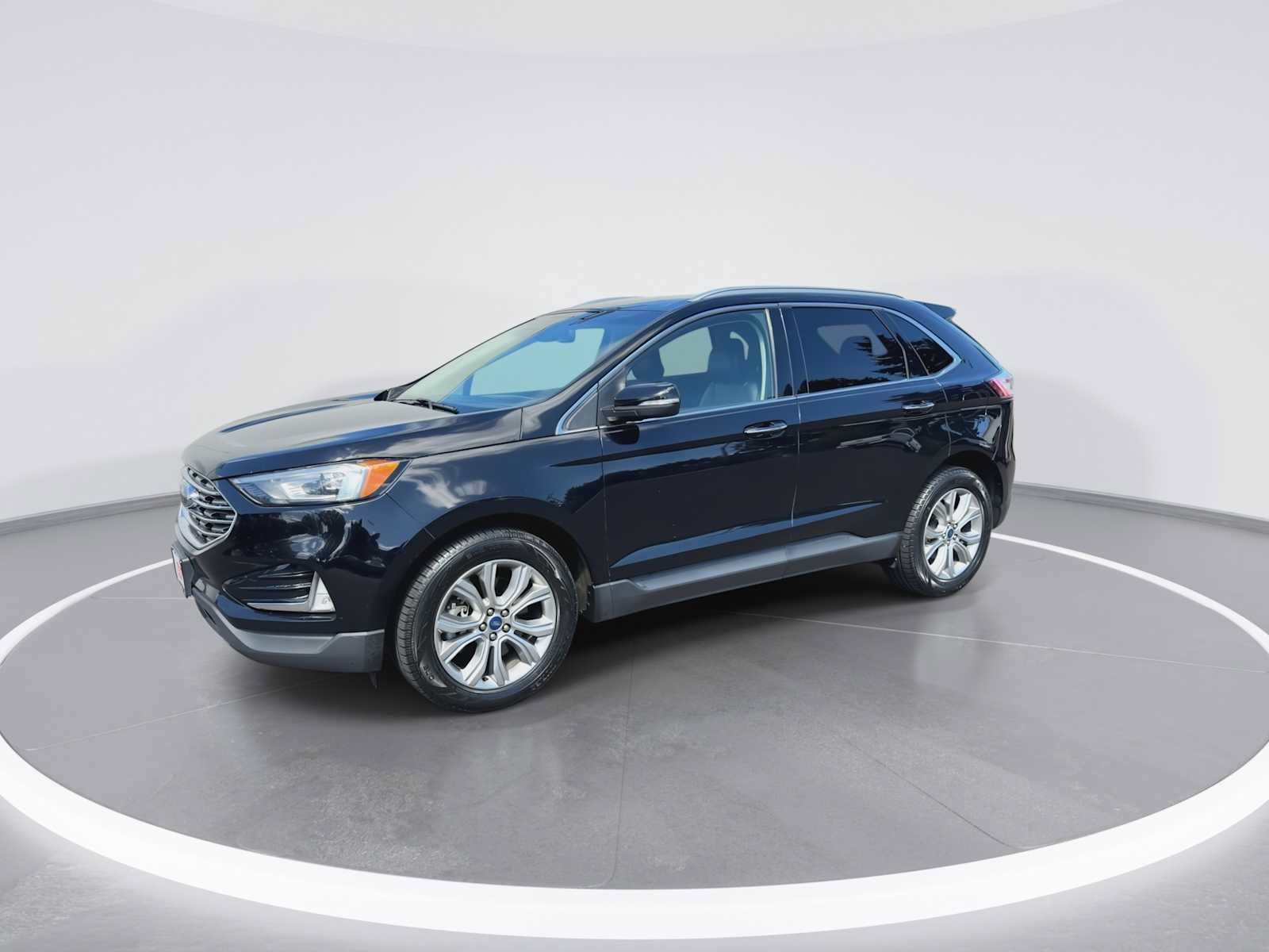 Used 2019 Ford Edge Titanium AWD/4WD image 4