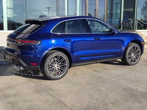 Certified 2025 Porsche Macan image 7
