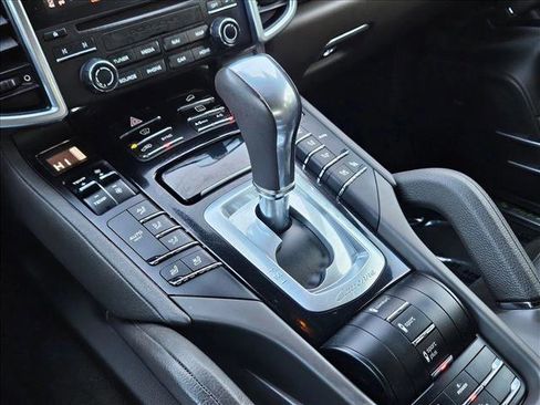 Used 2017 Porsche Cayenne S Platinum image 12