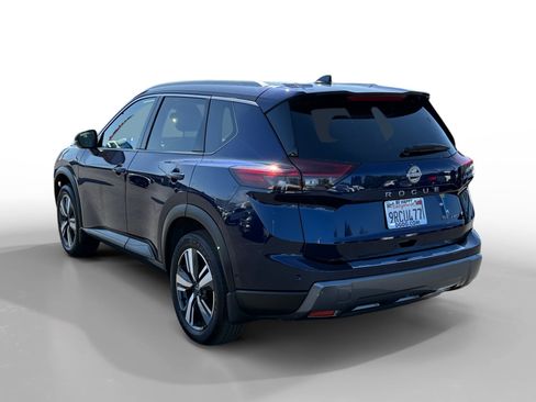 Used 2024 Nissan Rogue SL AWD/4WD image 3