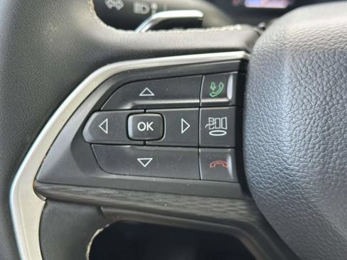 Used 2023 Jeep Grand Cherokee Laredo X AWD/4WD image 13