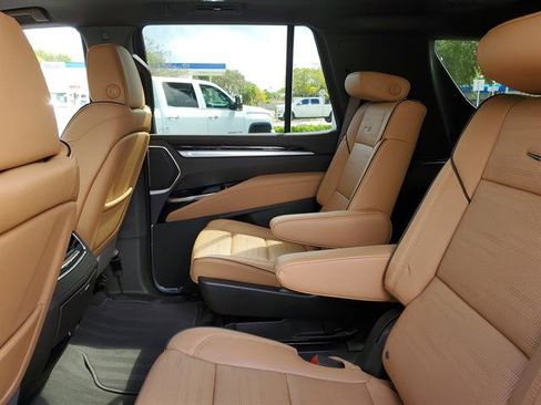 Certified 2025 Cadillac Escalade Premium Luxury image 17