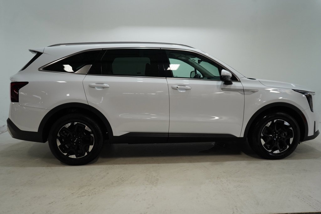 Used 2024 Kia Sorento S FWD image 11