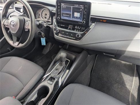 Used 2022 Toyota Corolla LE image 28