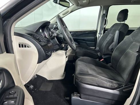 Used 2020 Dodge Grand Caravan SE FWD image 11