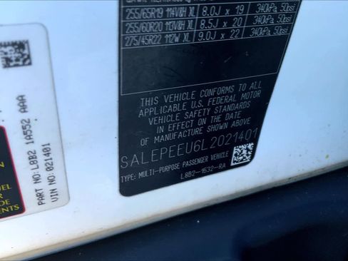 Used 2020 Land Rover Defender 110 SE image 28