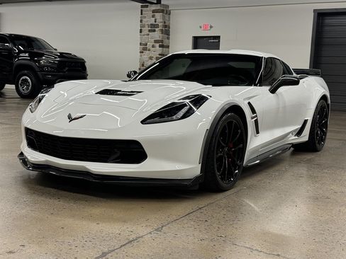 Used 2017 Chevrolet Corvette Grand Sport w/ Carbon Flash Badge Package RWD image 3