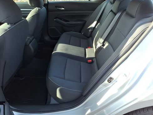 Used 2022 Nissan Altima 2.5 SV w/ SV Premium Package image 18