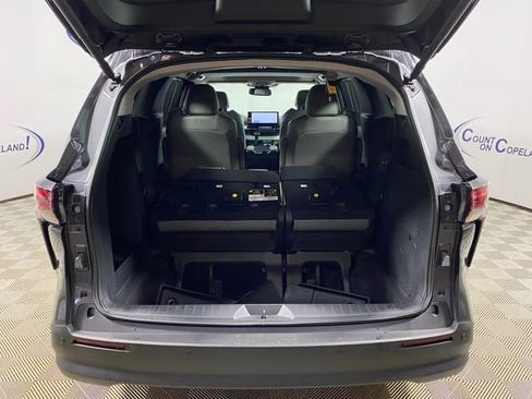 Used 2025 Toyota Sienna XLE w/ XLE Plus Package image 6