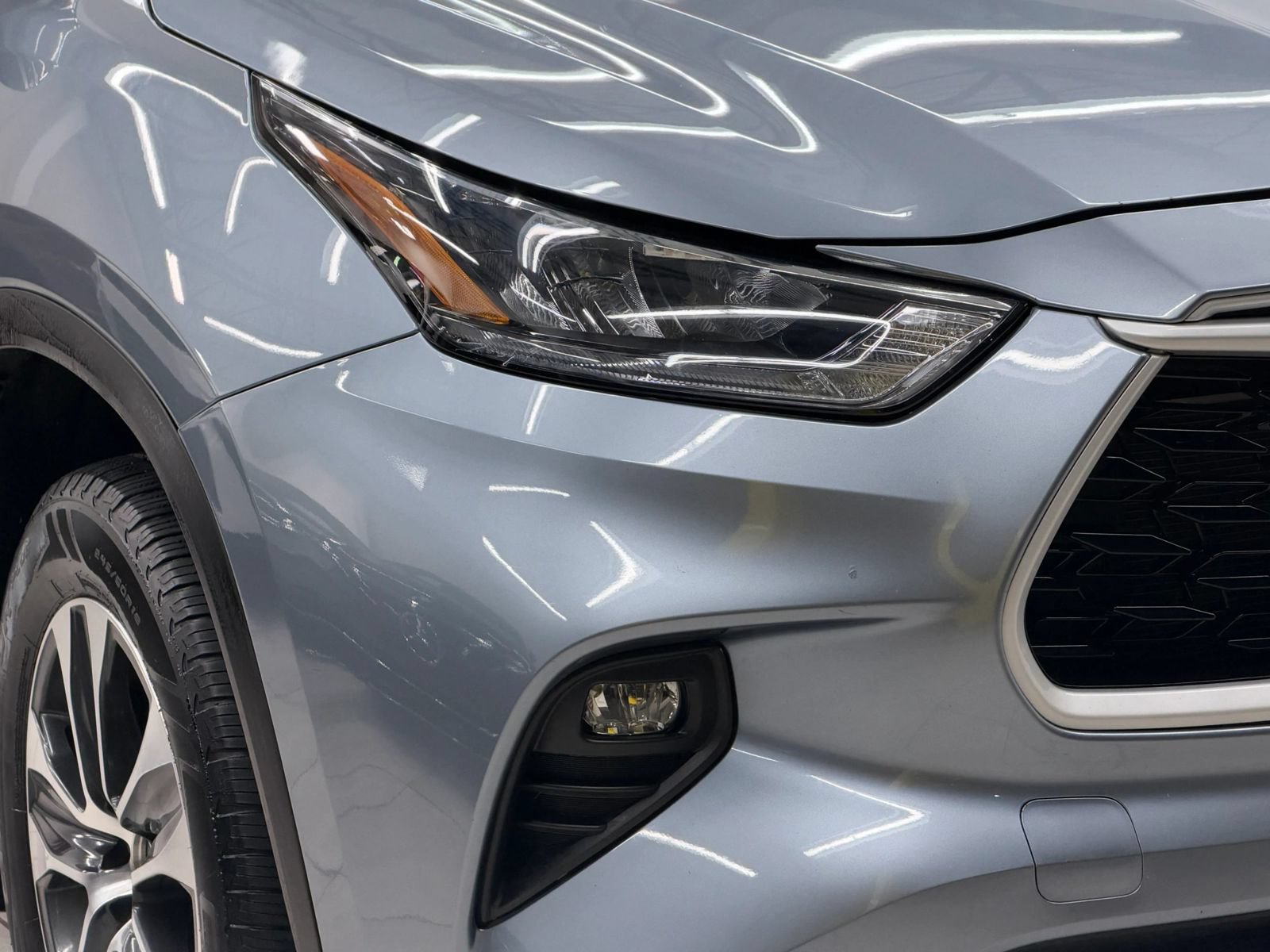 Used 2020 Toyota Highlander XLE AWD/4WD image 6