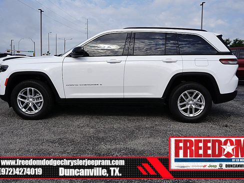 New 2026 Jeep Grand Cherokee Laredo X RWD image 2