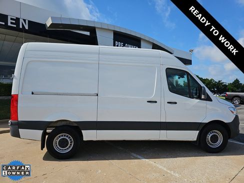 Used 2025 Mercedes-Benz Sprinter 2500 image 2