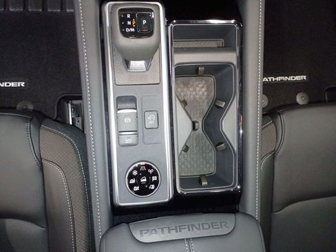 New 2026 Nissan Pathfinder SL w/ SL Premium Package AWD/4WD image 15