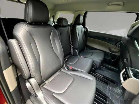 New 2026 Kia Carnival FWD image 10