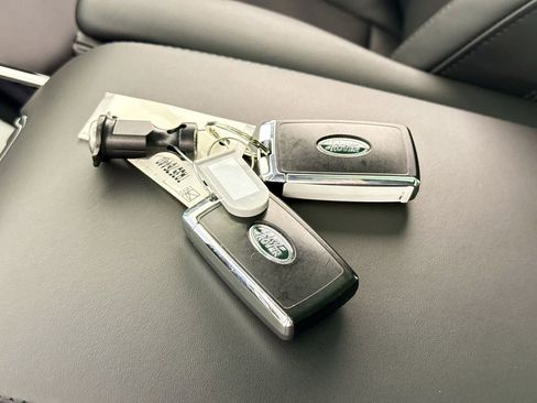 Used 2024 Land Rover Range Rover SE image 17
