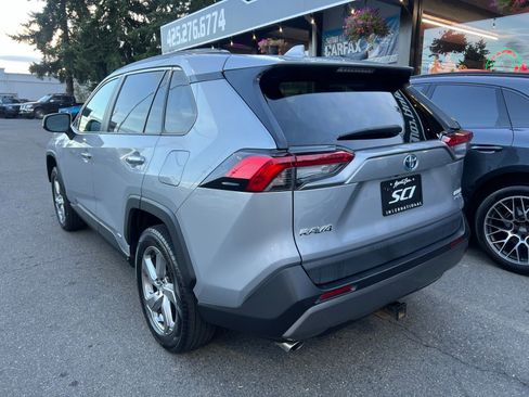 Used 2020 Toyota RAV4 Limited image 11