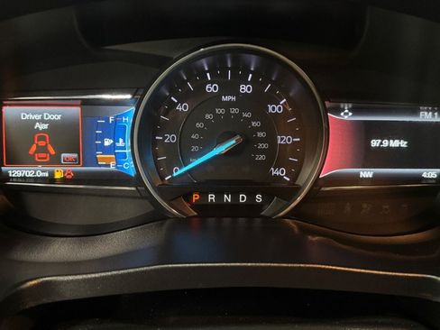 Used 2018 Ford Explorer XLT w/ Equipment Group 202A AWD/4WD image 17