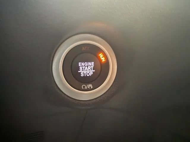 Used 2026 Chrysler Pacifica Select FWD image 14