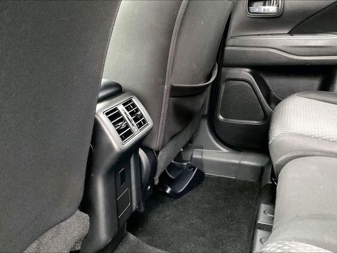 Used 2019 Mitsubishi Outlander ES image 39