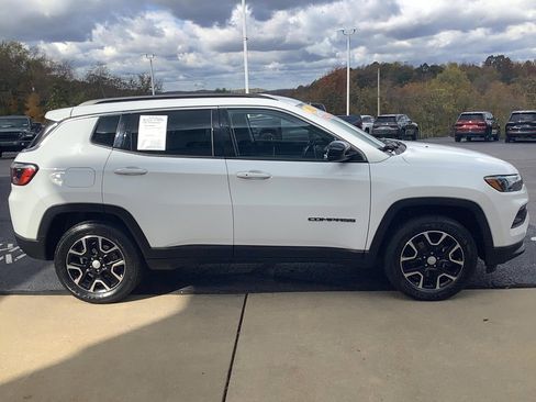 Certified 2022 Jeep Compass Latitude w/ Convenience Group image 7