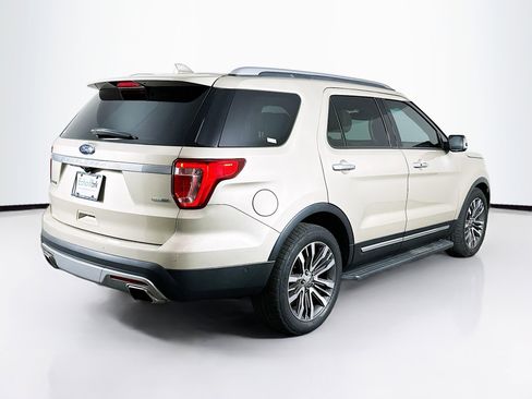 Used 2017 Ford Explorer Platinum image 9
