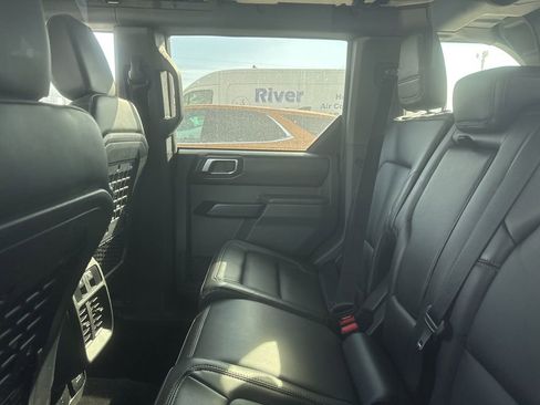 Used 2025 Ford Bronco Badlands image 18